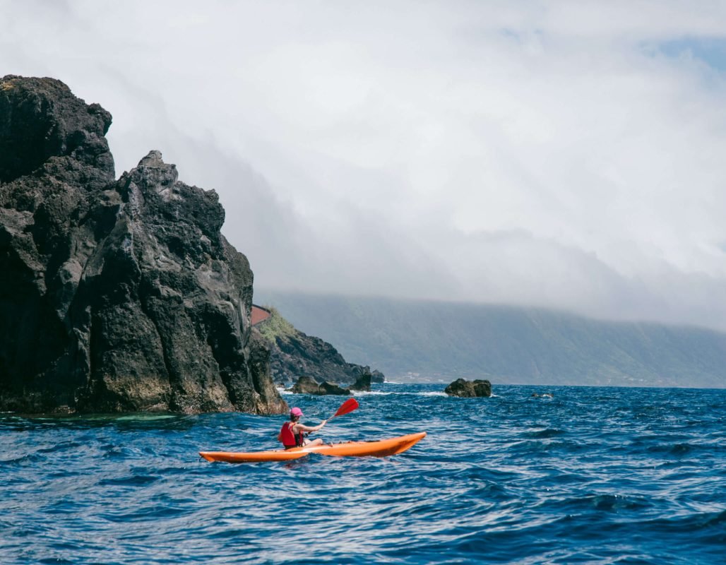 Canoagem 8 kayak on open sea